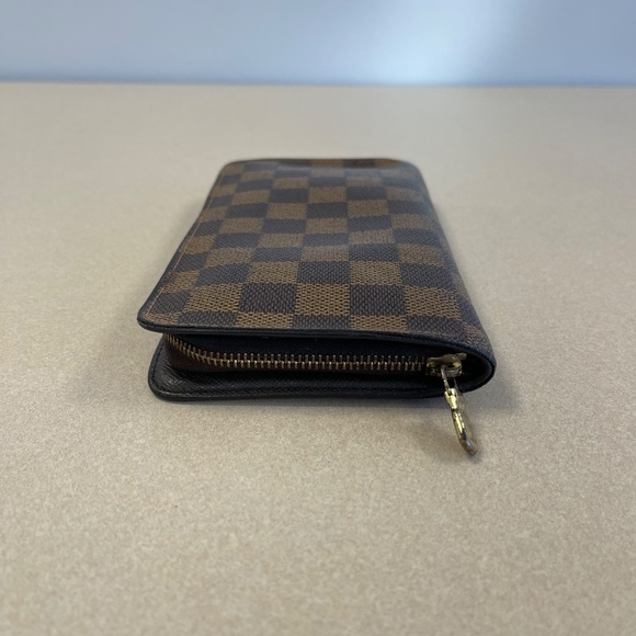 Louis Vuitton Preloved Damier Ebene Zippy Wallet w/ Certificate of Authenticity - Picture 5 of 14